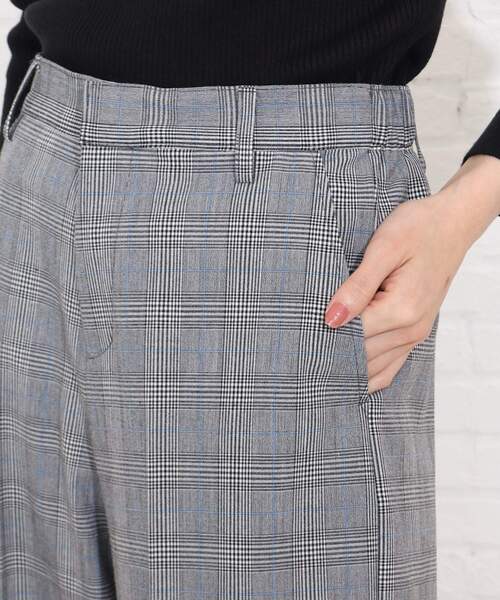 SHOO・LA・RUE（シューラルー）の「◆センタープレスクロップドパンツ（その他パンツ・レディース・ブラック/ベージュ/グレー系その他2・02/03/04）」の17枚目の写真