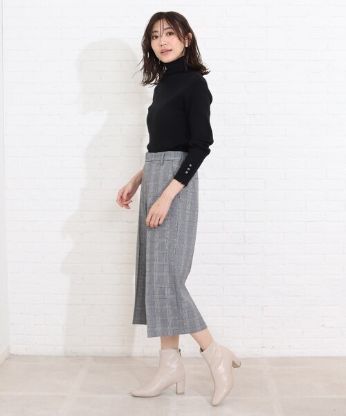 SHOO・LA・RUE（シューラルー）の「◆センタープレスクロップドパンツ（その他パンツ・レディース・ブラック/ベージュ/グレー系その他2・02/03/04）」の16枚目の写真