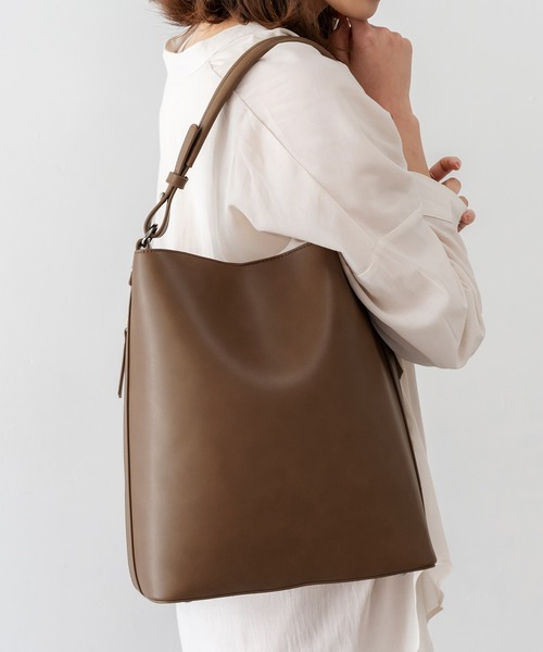 VitaFelice（ヴィータフェリーチェ）の「ワンハンドル2wayトートバッグ バケットバッグ（トートバッグ・レディース・ブラウン/ブラック/ベージュ系その他/ブルー系その他/グレー/ワイン/ライトグレー/バーガンディー/チョコ/ネイビー/アイボリー・FREE）」の5枚目の写真