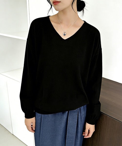 Doux Belle(ドゥーベル)の「カシミヤタッチ ニット セーター vネック(ニット/セーター・レディース・ブラック/ベージュ/パープル/ブラウン/グレー/グリーン/ライトグリーン/アイボリー/モカ/ワイン/グレイッシュベージュ/オレンジ/ブルー系その他/イエロー系その他/ピンク/ベージュ系その他/ダークブルー/ブラウン系その他/ホワイト系その他/テラコッタ/ダークブラウン・FREE)」の4枚目の写真