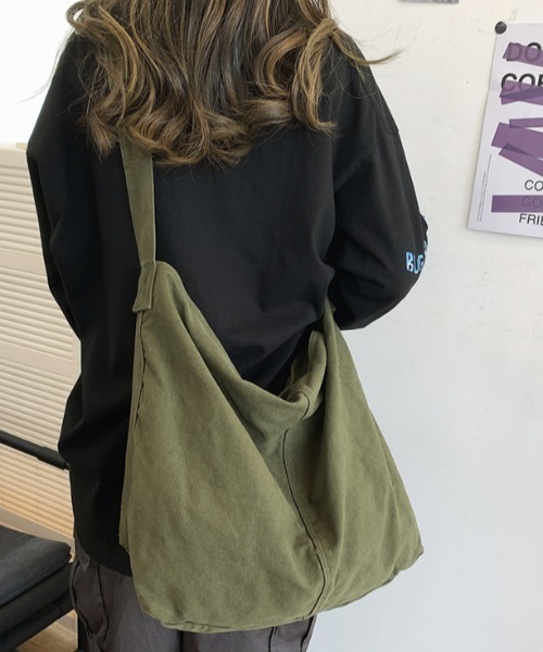 .KOM（ドットコム）の「A'GEM/9 × .kom『.kom/ドットケーオーエム』 アジャスターベルト付 キャンバス ショルダーバッグ（ショルダーバッグ・レディース・ブラック/カーキ/ピンク/アイボリー・FREE）」の5枚目の写真