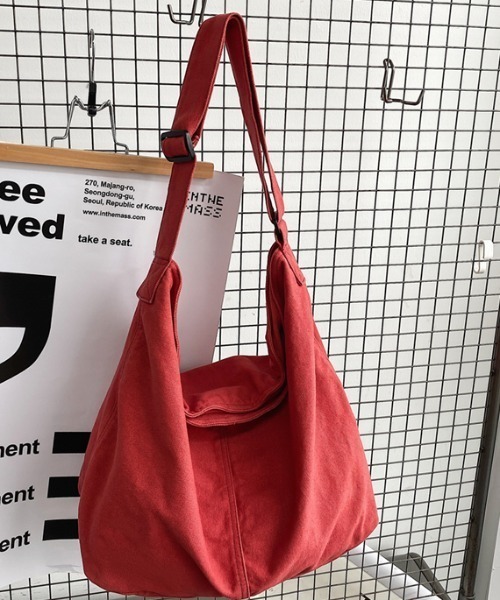 .KOM（ドットコム）の「A'GEM/9 × .kom『.kom/ドットケーオーエム』 アジャスターベルト付 キャンバス ショルダーバッグ（ショルダーバッグ・レディース・ブラック/カーキ/ピンク/アイボリー・FREE）」の10枚目の写真