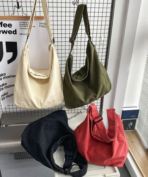 .KOM（ドットコム）の「A'GEM/9 × .kom『.kom/ドットケーオーエム』 アジャスターベルト付 キャンバス ショルダーバッグ（ショルダーバッグ・レディース・ブラック/カーキ/ピンク/アイボリー・FREE）」の11枚目の写真