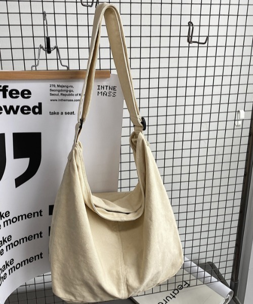 .KOM（ドットコム）の「A'GEM/9 × .kom『.kom/ドットケーオーエム』 アジャスターベルト付 キャンバス ショルダーバッグ（ショルダーバッグ・レディース・ブラック/カーキ/ピンク/アイボリー・FREE）」の7枚目の写真