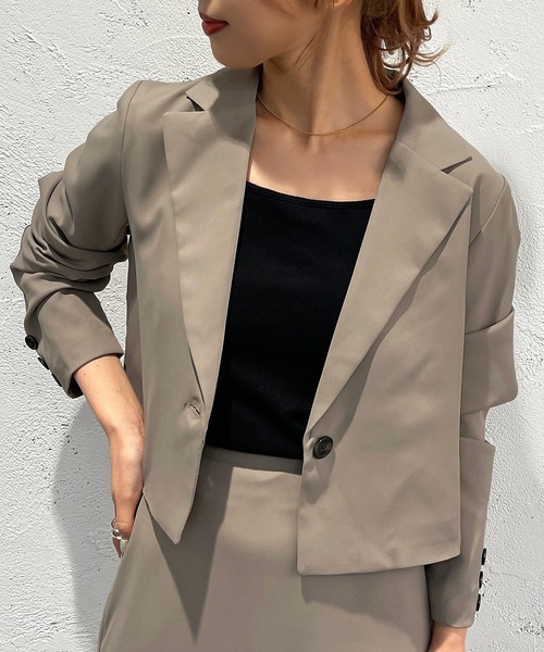apres jour mignon(アプレジュールミニョン)の「ショート丈ジャケット【SETUP着用可能】【ZOZOTOWN限定アイテム】(テーラードジャケット・レディース・ブラック/ブルー/グレイッシュベージュ/ピンク系その他2・X-LARGE/フリー)」の3枚目の写真
