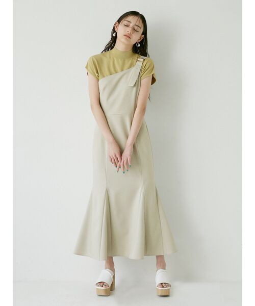 MURUA(ムルーア)の「マーメイドワンショルジャンパースカート(ワンピース・レディース・アイボリー/ブラック/インディゴブルー・2/1)」の2枚目の写真