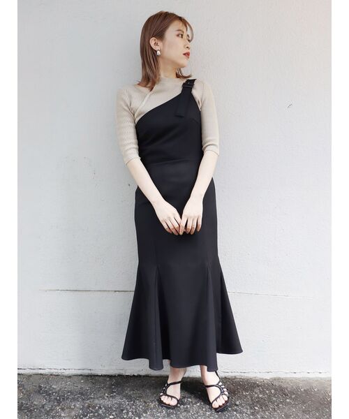MURUA(ムルーア)の「マーメイドワンショルジャンパースカート(ワンピース・レディース・アイボリー/ブラック/インディゴブルー・2/1)」の9枚目の写真