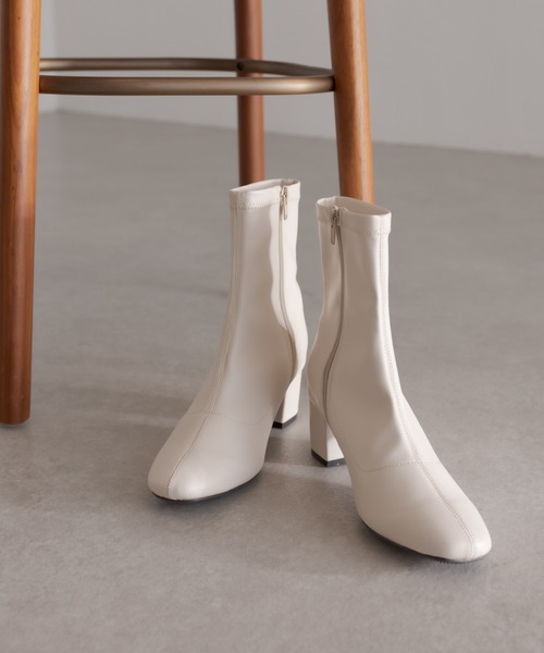 PAPILLONNER（パピヨネ）の「ホールド力抜群/ストレッチショートブーツ/PAPILLONNER/パピヨネ（ブーツ・レディース・ブラック/オフホワイト・S/M/L）」の5枚目の写真