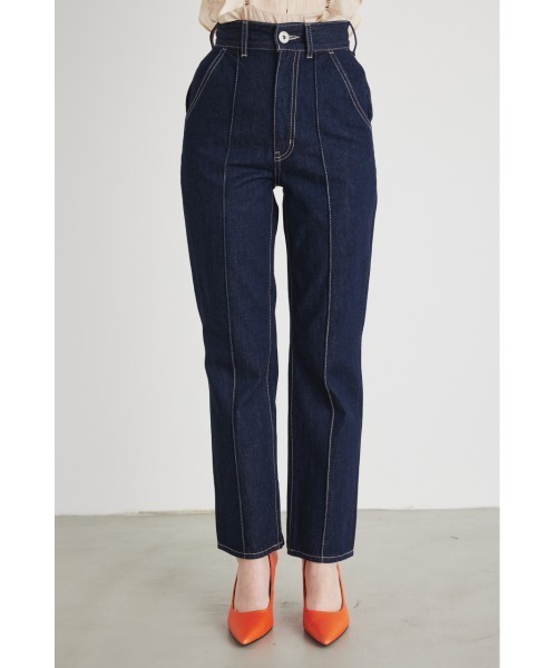 rienda（リエンダ）の「センターピンタックデニムパンツ（デニムパンツ・レディース・ブルー・24inch/25inch/26inch）」の2枚目の写真