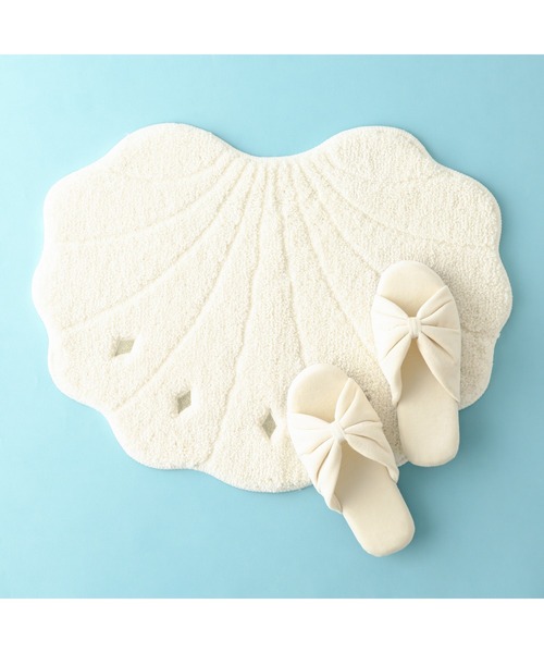 Francfranc（フランフラン）の「シェル トイレマット 600×460 ホワイト（バス/トイレグッズ・レディース・ホワイト・FREE）」の2枚目の写真