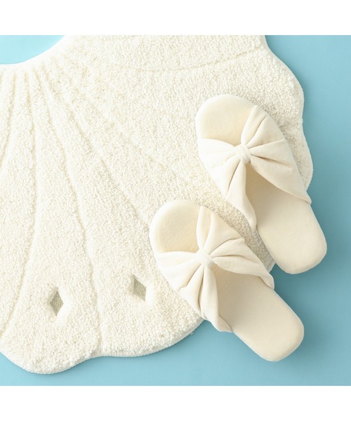 Francfranc（フランフラン）の「シェル トイレマット 600×460 ホワイト（バス/トイレグッズ・レディース・ホワイト・FREE）」の3枚目の写真