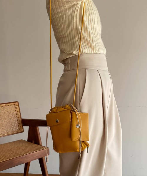 CAPRICIEUX LE'MAGE（カプリシューレマージュ）の「巾着スマホショルダーバッグ（ショルダーバッグ・レディース・ブラック/ベージュ/パープル/イエロー/アイボリー・FREE）」の13枚目の写真