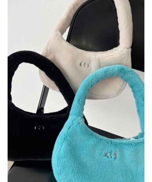 EMODA（エモダ）の「フェイクファーハンドルバッグ（ハンドバッグ・レディース・ホワイト/ブラック/ブルー・FREE）」の10枚目の写真