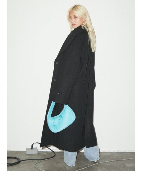 EMODA（エモダ）の「フェイクファーハンドルバッグ（ハンドバッグ・レディース・ホワイト/ブラック/ブルー・FREE）」の5枚目の写真