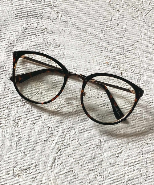 and it_（アンドイット）の「ウェリントン伊達メガネ UVカット（メガネ・レディース・ブラック/ブラウン系その他・FREE）」の2枚目の写真