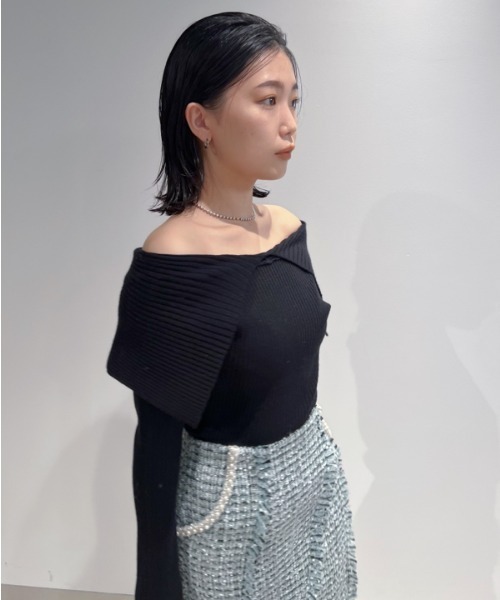 LILY BROWN（リリーブラウン）の「ノットディテールロングスリットニット（ニット/セーター・レディース・ブラック/イエロー/アイボリー・FREE）」の3枚目の写真