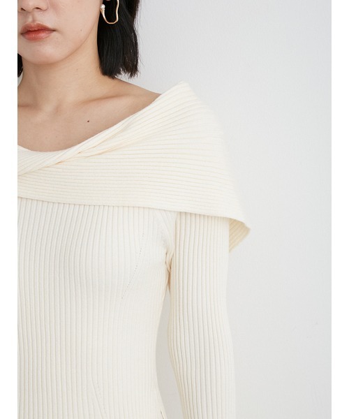 LILY BROWN（リリーブラウン）の「ノットディテールロングスリットニット（ニット/セーター・レディース・ブラック/イエロー/アイボリー・FREE）」の6枚目の写真