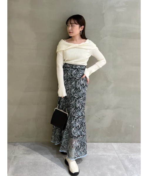 LILY BROWN（リリーブラウン）の「ノットディテールロングスリットニット（ニット/セーター・レディース・ブラック/イエロー/アイボリー・FREE）」の16枚目の写真