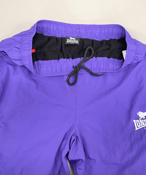 LONSDALE（ロンズデール）の「LONSDALE/ロンズデール セットアップ対応可 ワンポイントロゴ リフレクタープリント 両脇ポケット オーバーサイズ 配色 裏起毛 保温 ウォームアップ トレーニング ナイロンワッシャーパンツ（その他パンツ・メンズ・パープル/グリーン/ブラック・M/L/LL）」の11枚目の写真