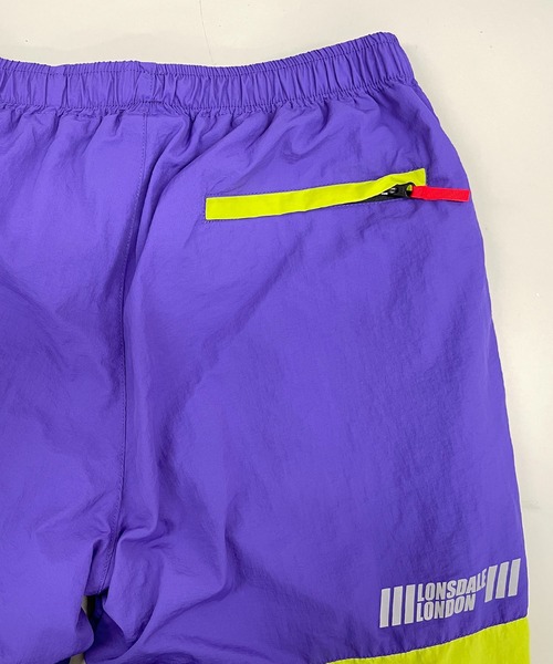 LONSDALE（ロンズデール）の「LONSDALE/ロンズデール セットアップ対応可 ワンポイントロゴ リフレクタープリント 両脇ポケット オーバーサイズ 配色 裏起毛 保温 ウォームアップ トレーニング ナイロンワッシャーパンツ（その他パンツ・メンズ・パープル/グリーン/ブラック・M/L/LL）」の13枚目の写真