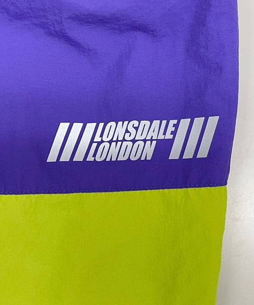 LONSDALE（ロンズデール）の「LONSDALE/ロンズデール セットアップ対応可 ワンポイントロゴ リフレクタープリント 両脇ポケット オーバーサイズ 配色 裏起毛 保温 ウォームアップ トレーニング ナイロンワッシャーパンツ（その他パンツ・メンズ・パープル/グリーン/ブラック・M/L/LL）」の14枚目の写真