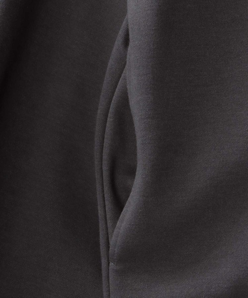 SITRY(シトリー)の「Big silhouette rose stitch half zip sweat shirt / ビッグシルエット バラ刺繍 ハーフジップ プルオーバー スウェットシャツ(スウェット・メンズ・ブラック/オフホワイト/チャコールグレー/ダークグリーン・M/L)」の9枚目の写真