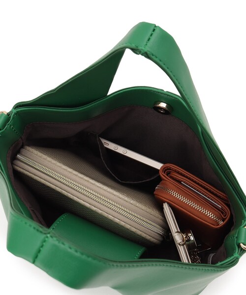 SHOO・LA・RUE（シューラルー）の「◆トライアングルショルダー（ショルダーバッグ・レディース・グレー/ブラック/グリーン・00）」の7枚目の写真