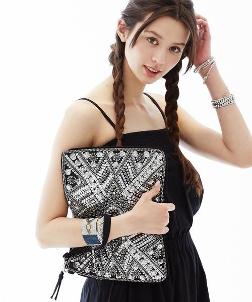 green label relaxing（グリーンレーベルリラクシング）の「FASHION FOLIO ビーズクラッチバッグ gof105（クラッチバッグ・レディース・ホワイト/ブラック・フリー）」の1枚目の写真