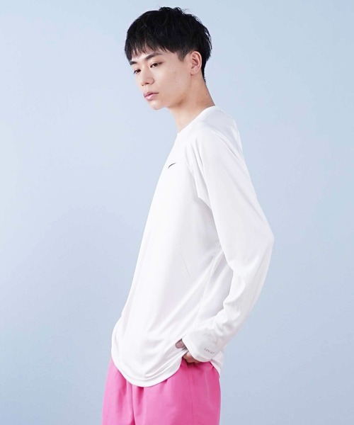 NIKE(ナイキ)の「NIKE/ナイキ エッセンシャル 水着/ユーティリティ/水陸両用 長袖ラッシュガード UVケア NESSA587(ラッシュガード・メンズ・ホワイト×ブラック/ブラック×ブラック/グレー×ホワイト/グリーン系その他/ネイビー/ダークオリーブ/グレー・L/M/S/XL/2XL)」の16枚目の写真