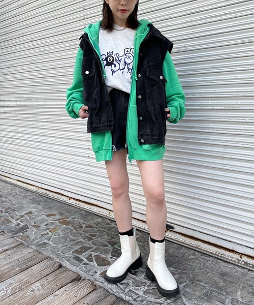 SPINNS（スピンズ）の「2ポケット デニムベスト（ベスト・レディース・ブルー/ブラック・ONESIZE）」の22枚目の写真