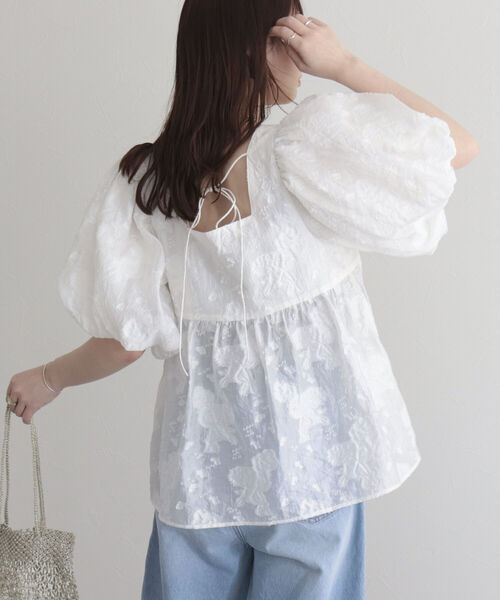 fredy emue(フレディエミュ)の「袖ボリュームジャガードブラウス(シャツ/ブラウス・レディース・オフホワイト/ブラック/サックスブルー・38)」の9枚目の写真