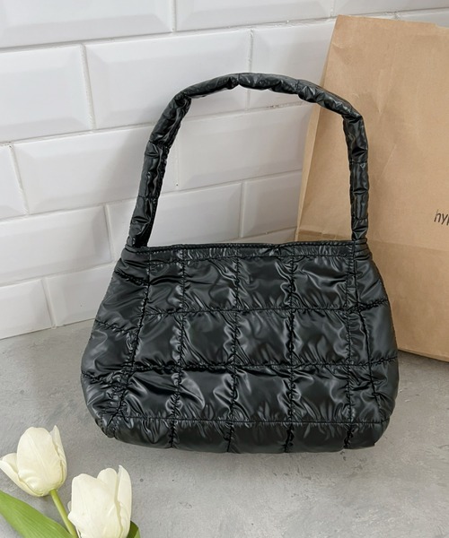 Loueme（ルエム）の「シャイニーキルティングスクエアバッグ（ハンドバッグ・レディース・ホワイト/ブラック/シルバー・FREE）」の2枚目の写真