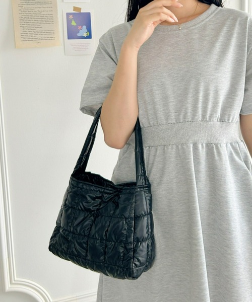 Loueme（ルエム）の「シャイニーキルティングスクエアバッグ（ハンドバッグ・レディース・ホワイト/ブラック/シルバー・FREE）」の7枚目の写真