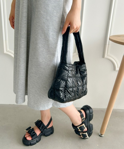 Loueme（ルエム）の「シャイニーキルティングスクエアバッグ（ハンドバッグ・レディース・ホワイト/ブラック/シルバー・FREE）」の9枚目の写真