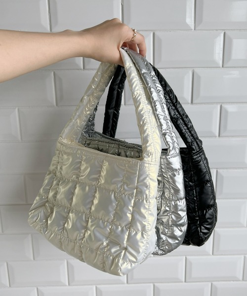 Loueme（ルエム）の「シャイニーキルティングスクエアバッグ（ハンドバッグ・レディース・ホワイト/ブラック/シルバー・FREE）」の17枚目の写真