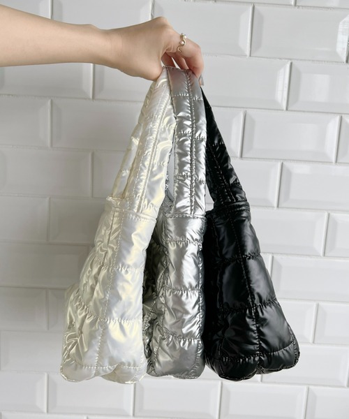 Loueme（ルエム）の「シャイニーキルティングスクエアバッグ（ハンドバッグ・レディース・ホワイト/ブラック/シルバー・FREE）」の18枚目の写真