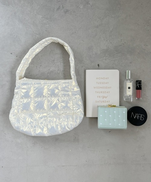 Loueme（ルエム）の「シャイニーキルティングスクエアバッグ（ハンドバッグ・レディース・ホワイト/ブラック/シルバー・FREE）」の19枚目の写真