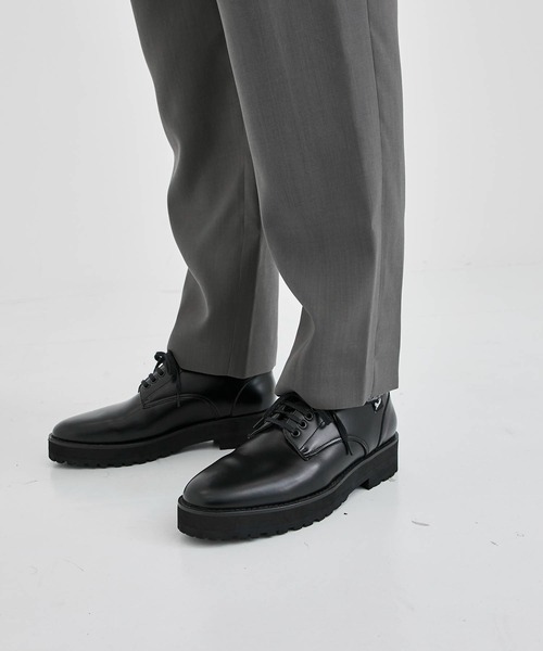 UJOH(ウジョー)の「【UJOH HOMME/ウジョーオム】Curve Front Tuck Pants(スラックス・メンズ・ブラック/ブラウン・1/2)」の21枚目の写真