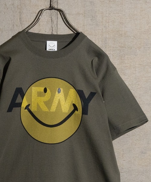 JOHN'S CLOSET(ジョンズクローゼット)の「【22】〔ARMY〕smileプリントTシャツ(Tシャツ/カットソー・メンズ・ヘザーグレー/ホワイト/オリーブ・MEDIUM/X-LARGE/LARGE)」の3枚目の写真