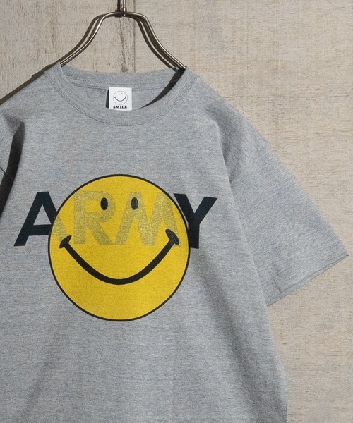 JOHN'S CLOSET(ジョンズクローゼット)の「【22】〔ARMY〕smileプリントTシャツ(Tシャツ/カットソー・メンズ・ヘザーグレー/ホワイト/オリーブ・MEDIUM/X-LARGE/LARGE)」の1枚目の写真