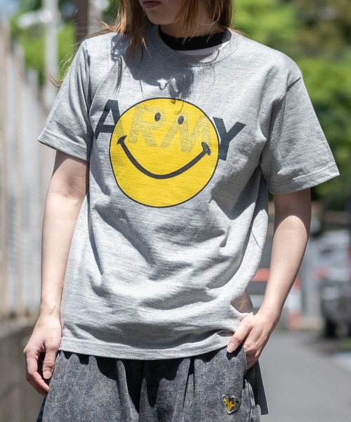 JOHN'S CLOSET(ジョンズクローゼット)の「【22】〔ARMY〕smileプリントTシャツ(Tシャツ/カットソー・メンズ・ヘザーグレー/ホワイト/オリーブ・MEDIUM/X-LARGE/LARGE)」の17枚目の写真
