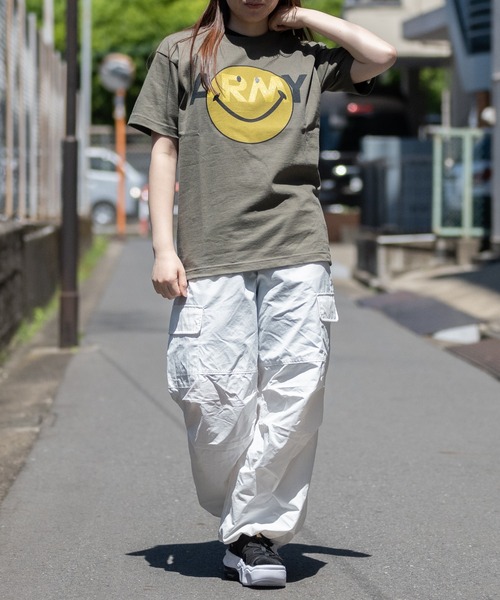 JOHN'S CLOSET(ジョンズクローゼット)の「【22】〔ARMY〕smileプリントTシャツ(Tシャツ/カットソー・メンズ・ヘザーグレー/ホワイト/オリーブ・MEDIUM/X-LARGE/LARGE)」の18枚目の写真