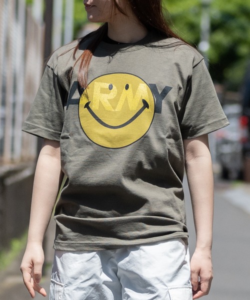 JOHN'S CLOSET(ジョンズクローゼット)の「【22】〔ARMY〕smileプリントTシャツ(Tシャツ/カットソー・メンズ・ヘザーグレー/ホワイト/オリーブ・MEDIUM/X-LARGE/LARGE)」の13枚目の写真