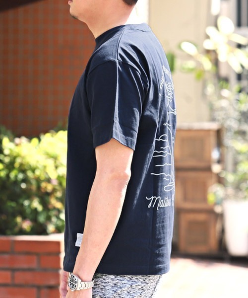 LUXSTYLE(ラグスタイル)の「サーフガールプリントTシャツ(Tシャツ/カットソー・メンズ・ホワイト/ブラック・46/44)」の4枚目の写真