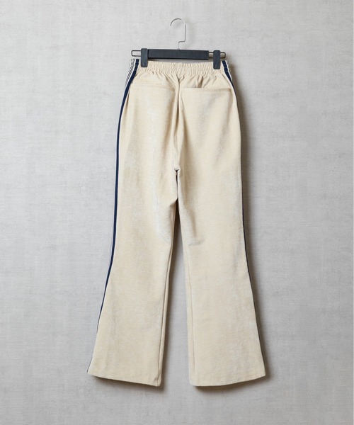 【セール】【cuffne(カフネ)】Wide flare velor track pants(その他パンツ)|cuffne(カフネ) 【セール】【cuffne(カフネ)】Wide flare velor track pants(その他パンツ)|cuffne(カフネ)