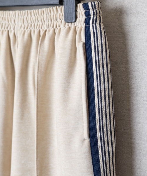 【セール】【cuffne(カフネ)】Wide flare velor track pants(その他パンツ)|cuffne(カフネ) 【セール】【cuffne(カフネ)】Wide flare velor track pants(その他パンツ)|cuffne(カフネ)