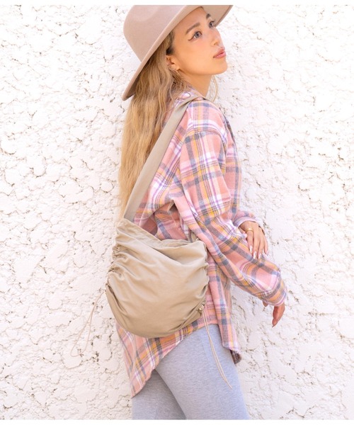 anap mimpi（アナップミンピ）の「サイドシャーリングショルダーバッグ（ショルダーバッグ・レディース・ベージュ/ブラック・FREE）」の15枚目の写真