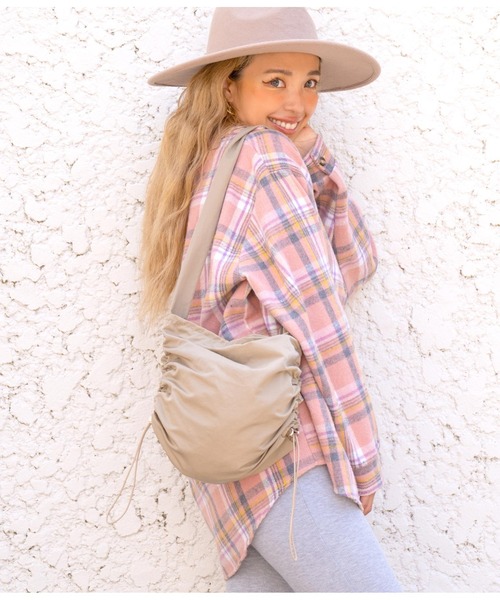 anap mimpi（アナップミンピ）の「サイドシャーリングショルダーバッグ（ショルダーバッグ・レディース・ベージュ/ブラック・FREE）」の16枚目の写真