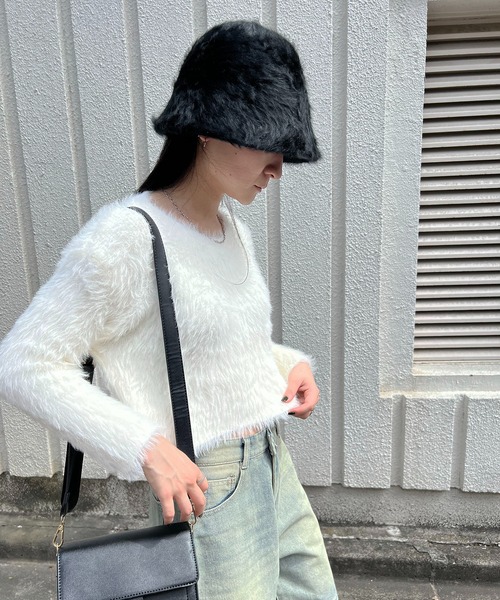 Jewelobe(ジュエローブ)の「シャギーショートニット(ニット/セーター・レディース・ブラック/ベージュ/ピンク/ホワイト/グリーン・FREE)」の7枚目の写真