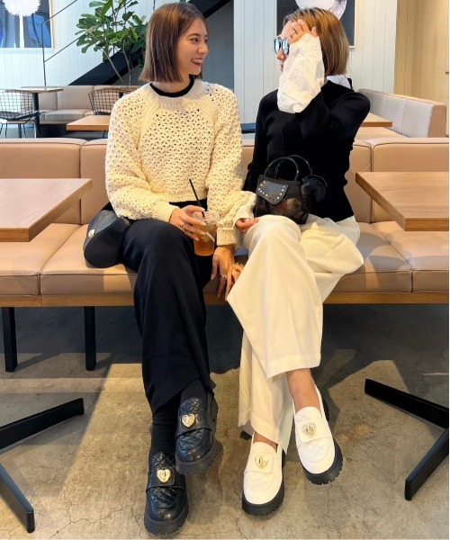 AMELY(エミリー)の「《mikuさん×Erikaさんコラボ》キルティングロファー(ローファー・レディース・ブラック/ホワイト/シルバー/ピンクベージュ・35/36/37/38/39/40)」の2枚目の写真